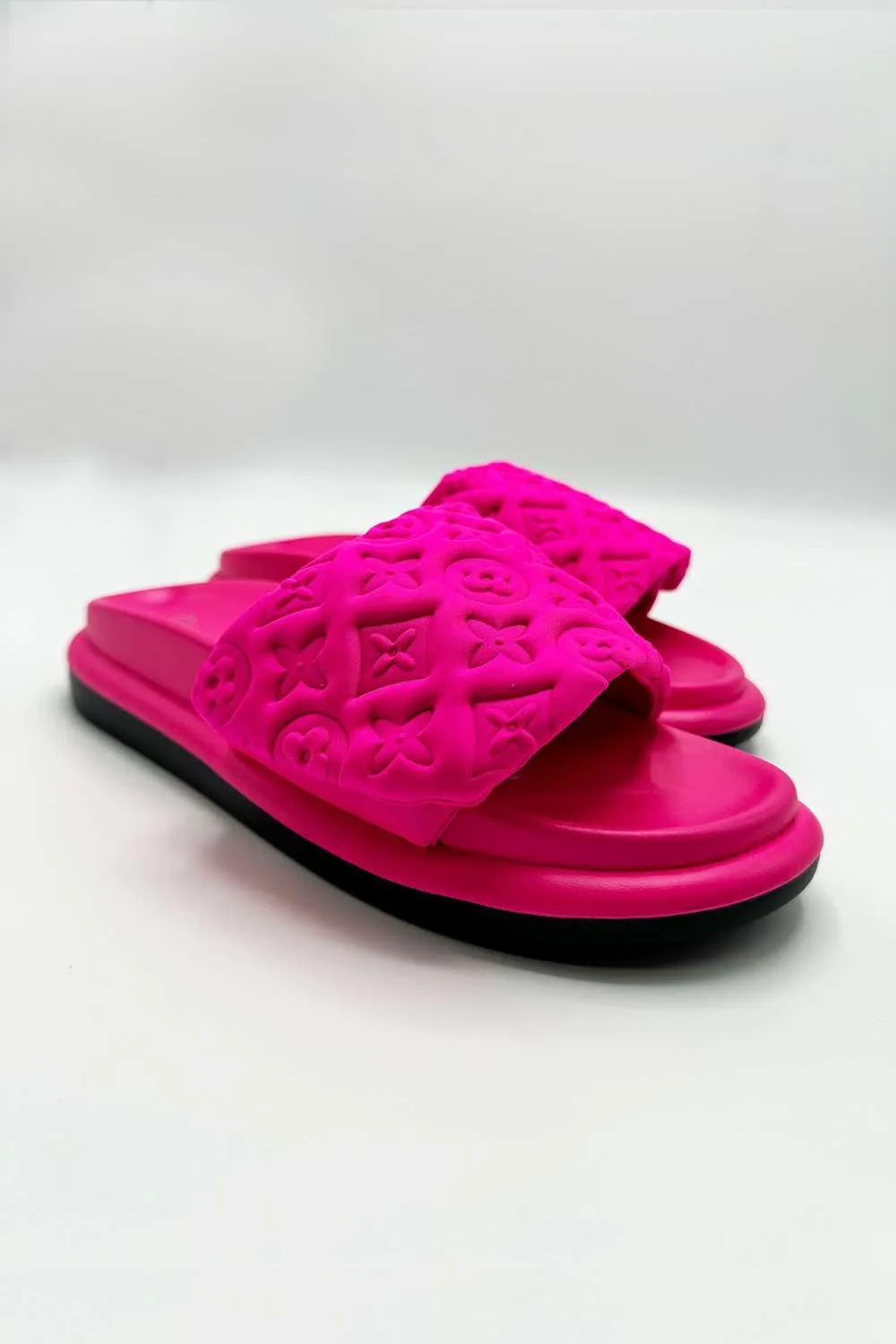 Cornie Patterned Band Sliders in Fuchsia